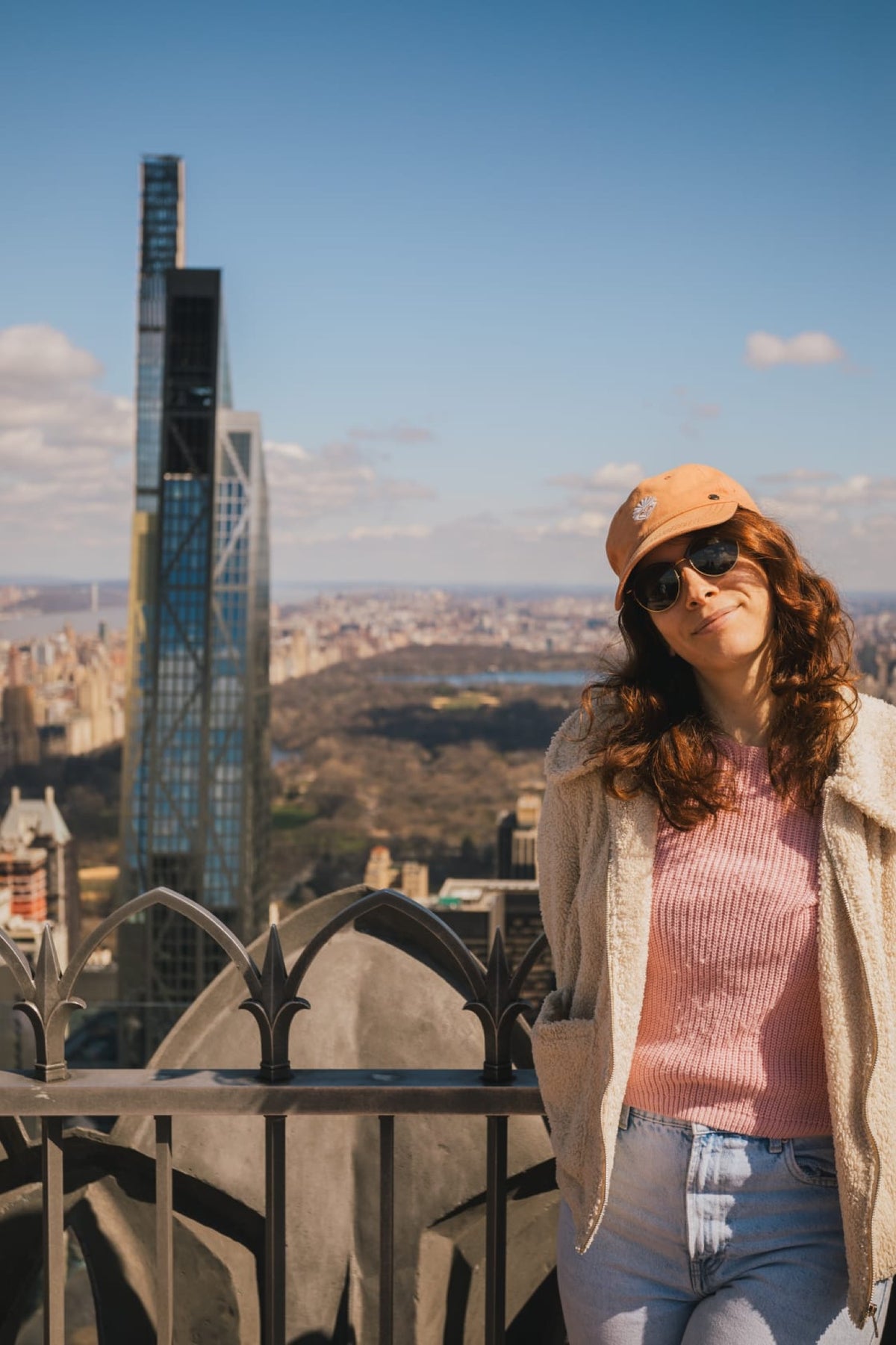 Portrait de la photographe sur un toit de New York, Central Park en arrière-plan